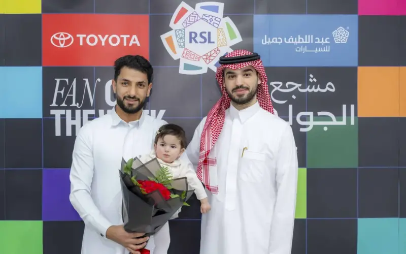 رابطة الدوري السعودي للمحترفين تسلم سيارات مبادرة مشجع الجولة
